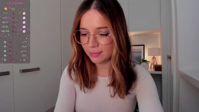 Gallery image thumbnail from cutee's myfreecams stream on, 11/04/2024, 07:03 image 13 of 20