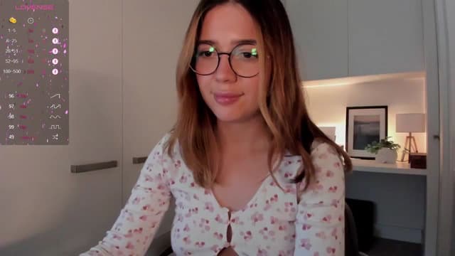 Gallery image thumbnail from cutee's myfreecams stream on, 11/25/2024, 07:17 image 16 of 20