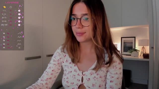 Gallery image thumbnail from cutee's myfreecams stream on, 11/25/2024, 07:17 image 18 of 20
