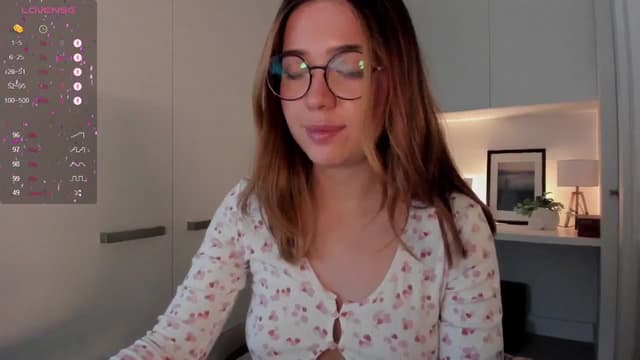 Gallery image thumbnail from cutee's myfreecams stream on, 11/25/2024, 07:17 image 14 of 20