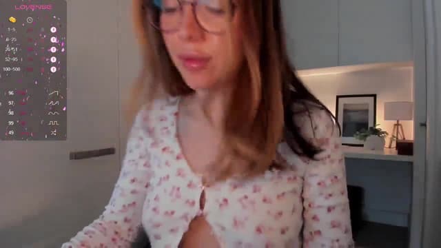Gallery image thumbnail from cutee's myfreecams stream on, 11/25/2024, 07:17 image 7 of 20