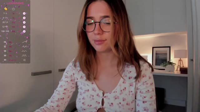 Gallery image thumbnail from cutee's myfreecams stream on, 11/25/2024, 07:17 image 15 of 20