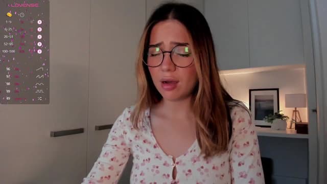 Gallery image thumbnail from cutee's myfreecams stream on, 11/25/2024, 07:17 image 8 of 20