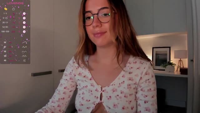 Gallery image thumbnail from cutee's myfreecams stream on, 11/25/2024, 07:17 image 13 of 20
