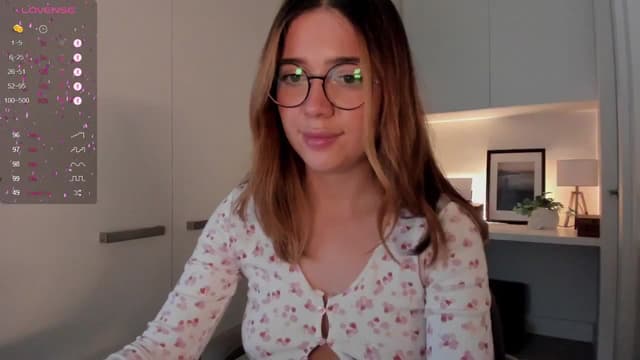 Gallery image thumbnail from cutee's myfreecams stream on, 11/25/2024, 07:17 image 17 of 20
