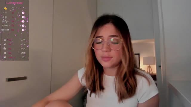 Gallery image thumbnail from cutee's myfreecams stream on, 11/26/2024, 07:14 image 3 of 20