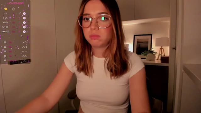 Gallery image thumbnail from cutee's myfreecams stream on, 11/26/2024, 10:36 image 6 of 20