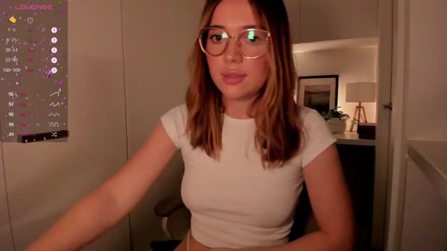 Gallery image thumbnail from cutee's myfreecams stream on, 11/26/2024, 10:36 image 4 of 20