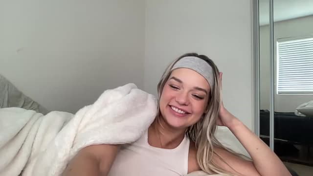 Gallery image thumbnail from ed3nn's myfreecams stream on, 05/27/2023, 24:01 image 13 of 20