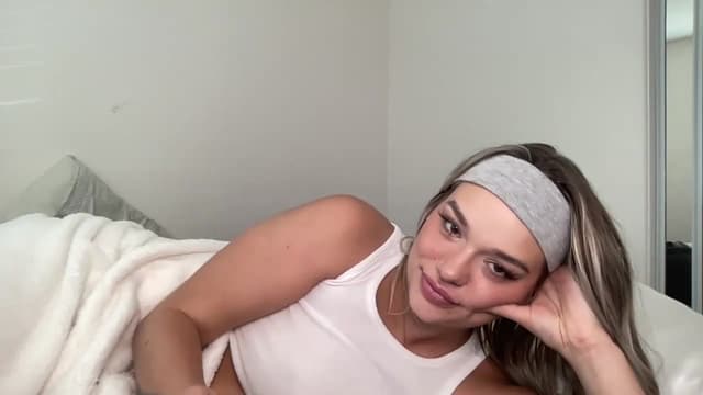 Gallery image thumbnail from ed3nn's myfreecams stream on, 05/27/2023, 24:01 image 17 of 20