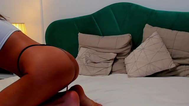 Gallery image thumbnail from ella5's myfreecams stream on, 05/03/2023, 08:43 image 15 of 20