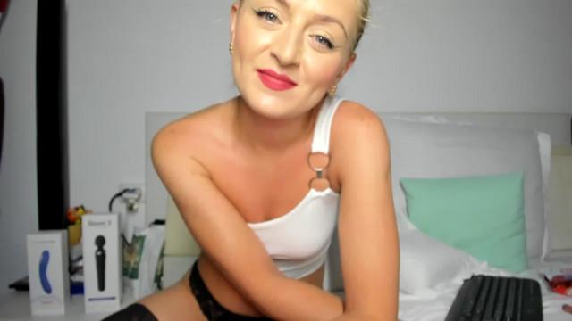 Gallery image thumbnail from hottieella's myfreecams stream on, 07/12/2023, 14:45 image 16 of 20