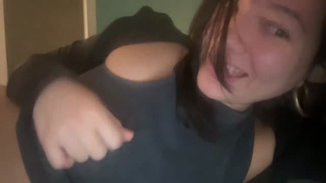 Gallery image thumbnail from imava's myfreecams stream on, 05/17/2024, 21:37 image 6 of 20