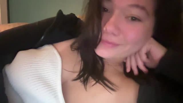 Gallery image thumbnail from imava's myfreecams stream on, 06/09/2024, 03:30 image 3 of 20