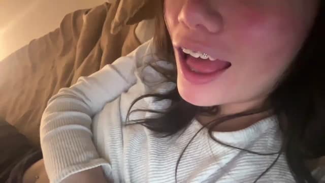 Gallery image thumbnail from imava's myfreecams stream on, 12/26/2024, 02:51 image 19 of 20