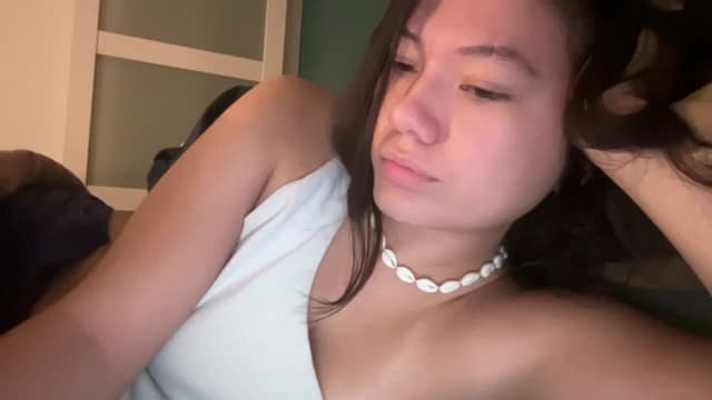 Gallery image thumbnail from imava's myfreecams stream on, 04/01/2025, 18:33 image 17 of 20
