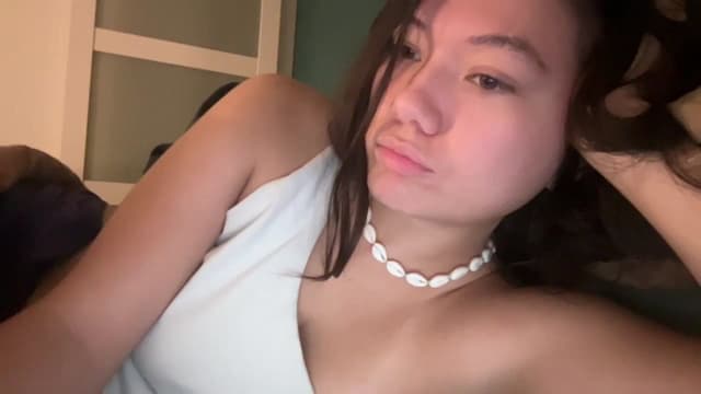 Gallery image thumbnail from imava's myfreecams stream on, 04/01/2025, 18:33 image 18 of 20