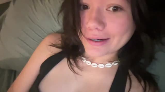 Gallery image thumbnail from imava's myfreecams stream on, 12/16/2025, 23:58 image 14 of 20