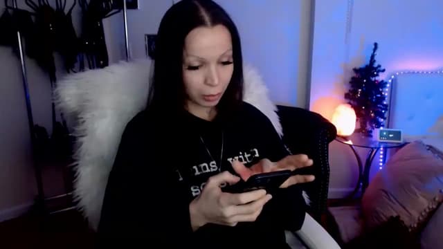 Gallery image thumbnail from indie's myfreecams stream on, 12/23/2024, 13:09 image 7 of 20