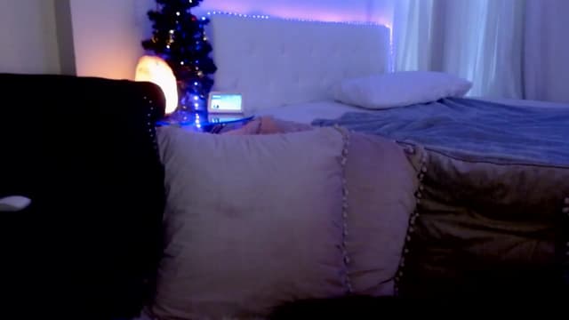 Gallery image thumbnail from indie's myfreecams stream on, 12/23/2024, 13:31 image 14 of 20