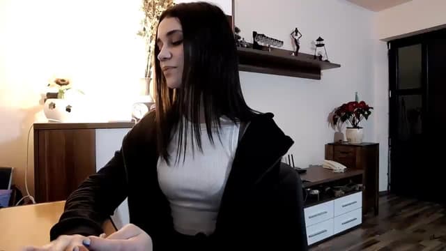 Gallery image thumbnail from kllLr's myfreecams stream on, 12/28/2024, 24:00 image 4 of 20