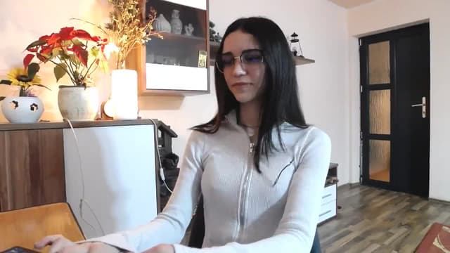 Gallery image thumbnail from kllLr's myfreecams stream on, 12/31/2024, 17:43 image 19 of 20