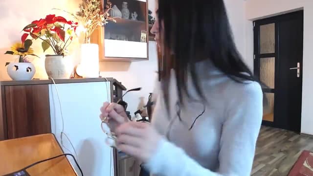 Gallery image thumbnail from kllLr's myfreecams stream on, 12/31/2024, 18:48 image 10 of 20