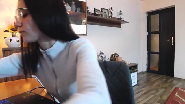 Gallery image thumbnail from kllLr's myfreecams stream on, 12/31/2024, 18:48 image 2 of 20