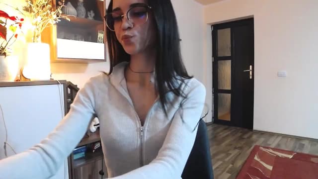 Gallery image thumbnail from kllLr's myfreecams stream on, 12/31/2024, 19:39 image 17 of 20