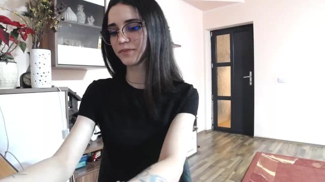 Gallery image thumbnail from kllLr's myfreecams stream on, 12/31/2024, 21:43 image 5 of 20