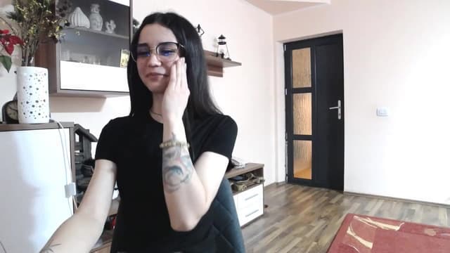 Gallery image thumbnail from kllLr's myfreecams stream on, 12/31/2024, 21:43 image 2 of 20