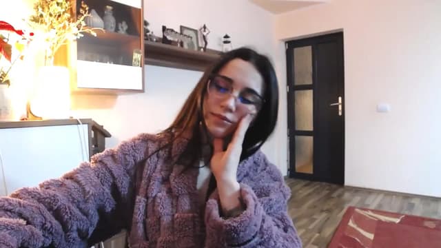 Gallery image thumbnail from kllLr's myfreecams stream on, 12/31/2024, 21:43 image 18 of 20
