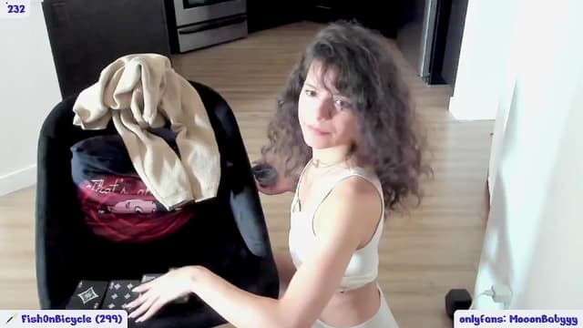 Gallery image thumbnail from litty's myfreecams stream on, 05/03/2024, 02:36 image 7 of 20
