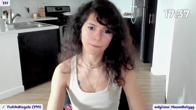 Gallery image thumbnail from litty's myfreecams stream on, 05/03/2024, 02:36 image 11 of 20