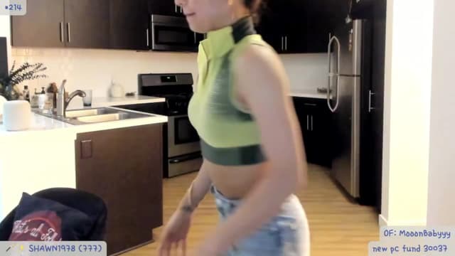 Gallery image thumbnail from litty's myfreecams stream on, 06/18/2024, 04:43 image 10 of 20