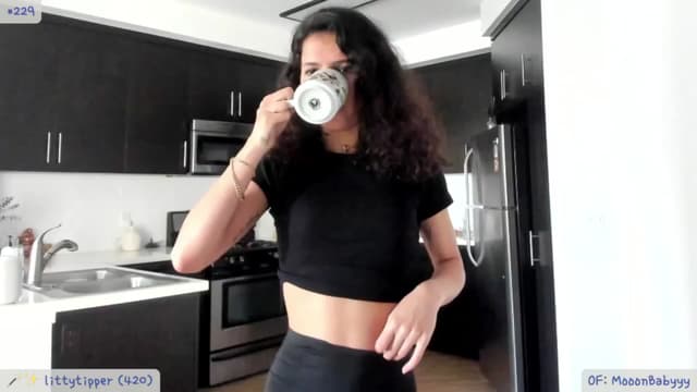 Gallery image thumbnail from litty's myfreecams stream on, 06/19/2024, 04:24 image 6 of 20