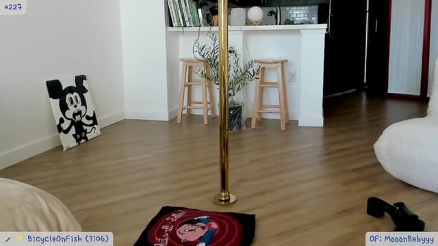 Gallery image thumbnail from litty's myfreecams stream on, 06/23/2024, 24:05 image 18 of 20