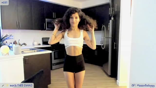 Gallery image thumbnail from litty's myfreecams stream on, 06/25/2024, 05:01 image 3 of 20
