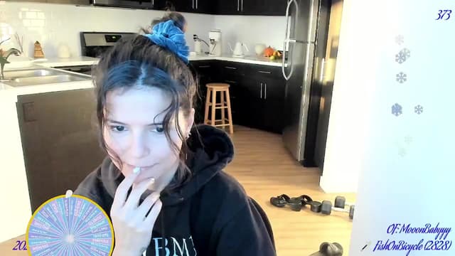 Gallery image thumbnail from litty's myfreecams stream on, 12/31/2024, 04:01 image 10 of 20