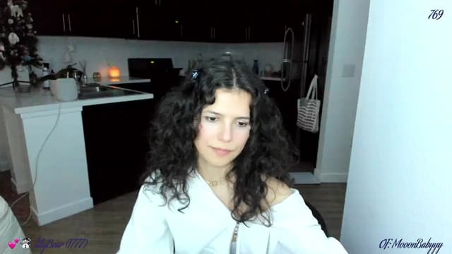 Gallery image thumbnail from litty's myfreecams stream on, 01/18/2025, 03:27 image 3 of 20