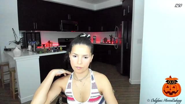 Gallery image thumbnail from litty's myfreecams stream on, 10/03/2025, 02:24 image 14 of 20