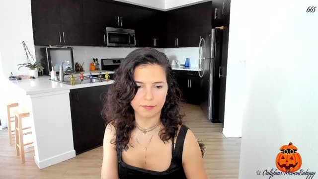 Gallery image thumbnail from litty's myfreecams stream on, 10/04/2025, 20:59 image 15 of 20