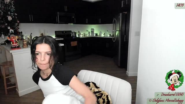 Gallery image thumbnail from litty's myfreecams stream on, 12/08/2025, 03:25 image 15 of 20