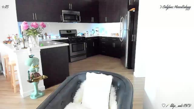 Gallery image thumbnail from litty's myfreecams stream on, 06/15/2026, 02:02 image 6 of 20