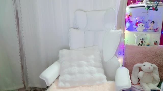 Gallery image thumbnail from meows's myfreecams stream on, 03/30/2024, 07:00 image 9 of 20