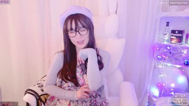 Gallery image thumbnail from meows's myfreecams stream on, 08/04/2024, 07:27 image 7 of 20