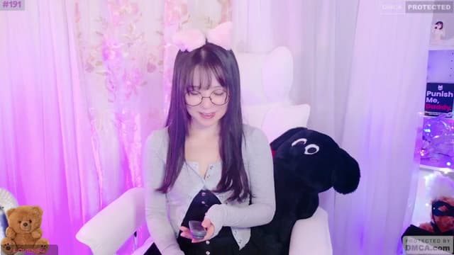 Gallery image thumbnail from meows's myfreecams stream on, 08/17/2024, 06:07 image 11 of 20