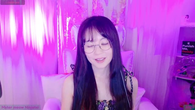Gallery image thumbnail from meows's myfreecams stream on, 08/31/2024, 05:13 image 11 of 20