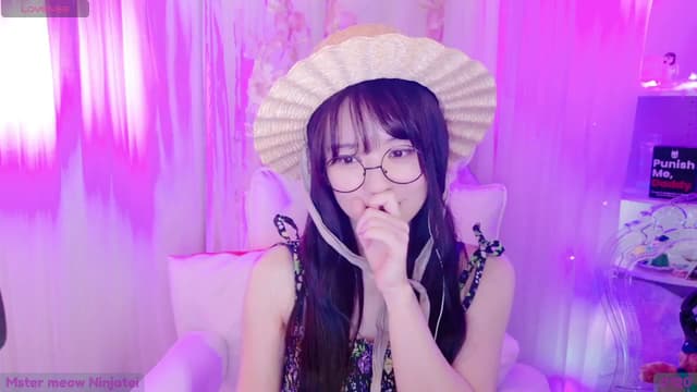 Gallery image thumbnail from meows's myfreecams stream on, 08/31/2024, 05:13 image 16 of 20
