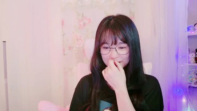 Gallery image thumbnail from meows's myfreecams stream on, 09/14/2024, 05:06 image 7 of 20
